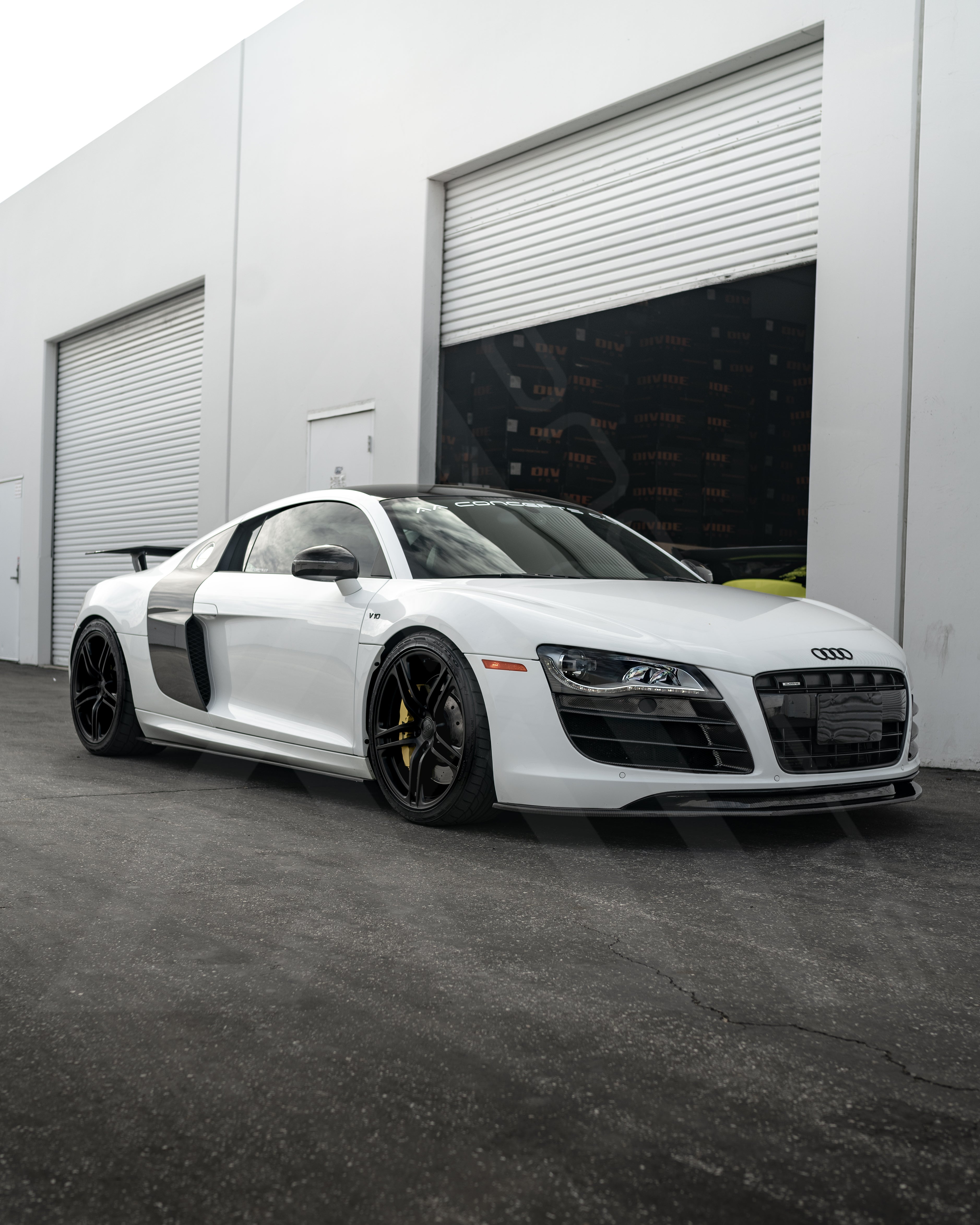 R8 Carbon Fiber Sideskirts